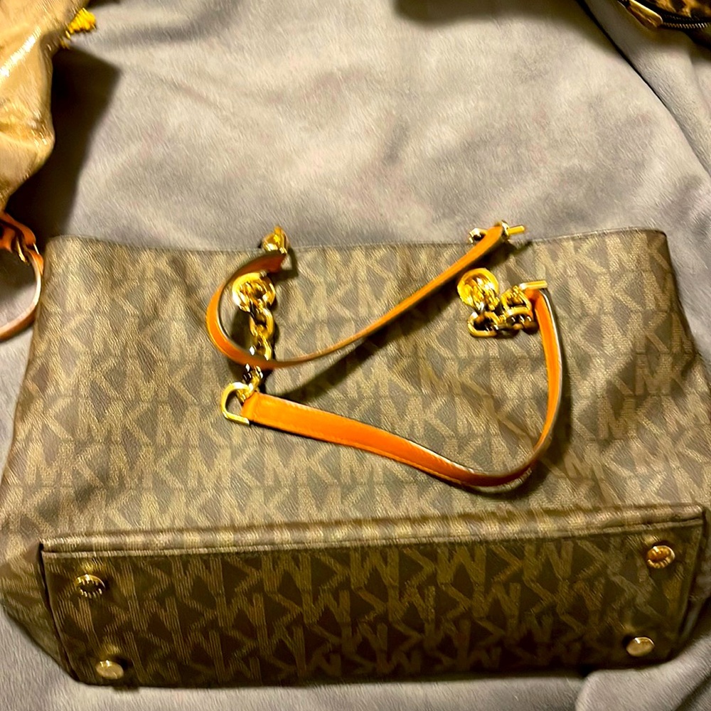 Michael Kohl’s large purse